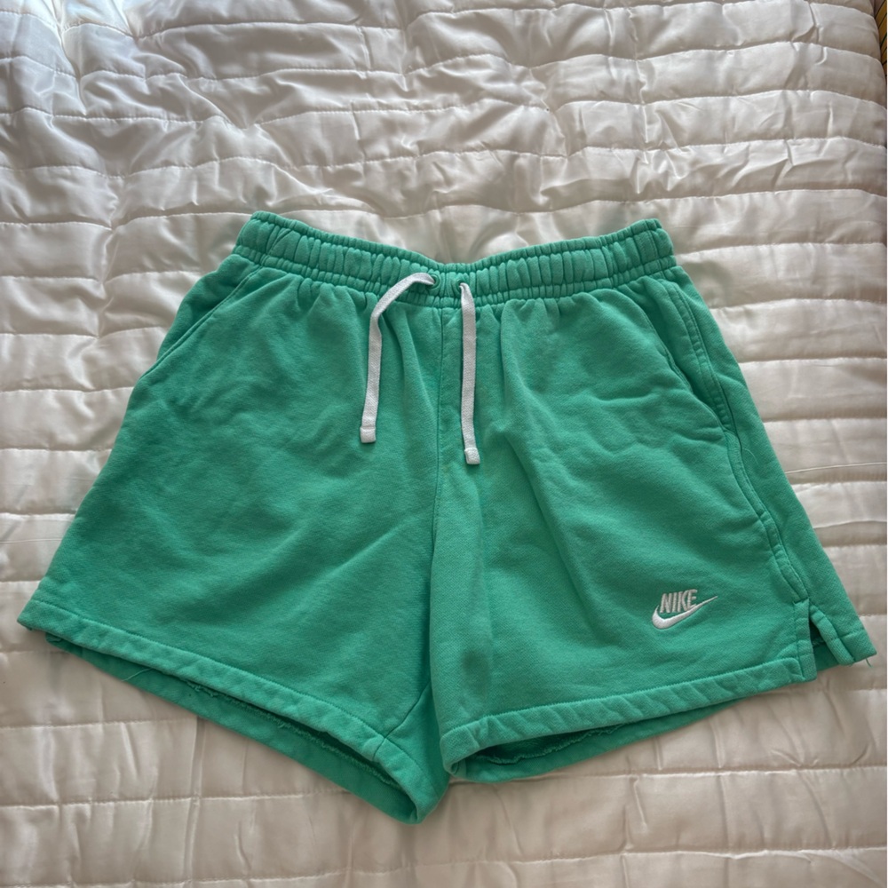 Women’s M Nike Mint Green Athletic Shorts